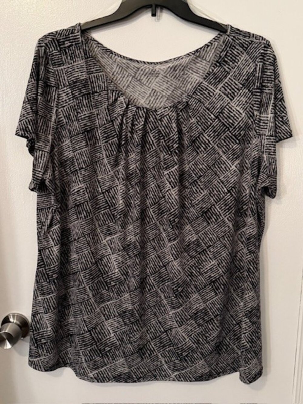 Worthington Women's Black & White Geometric Block Print Pleated Neck Blouse - 3X